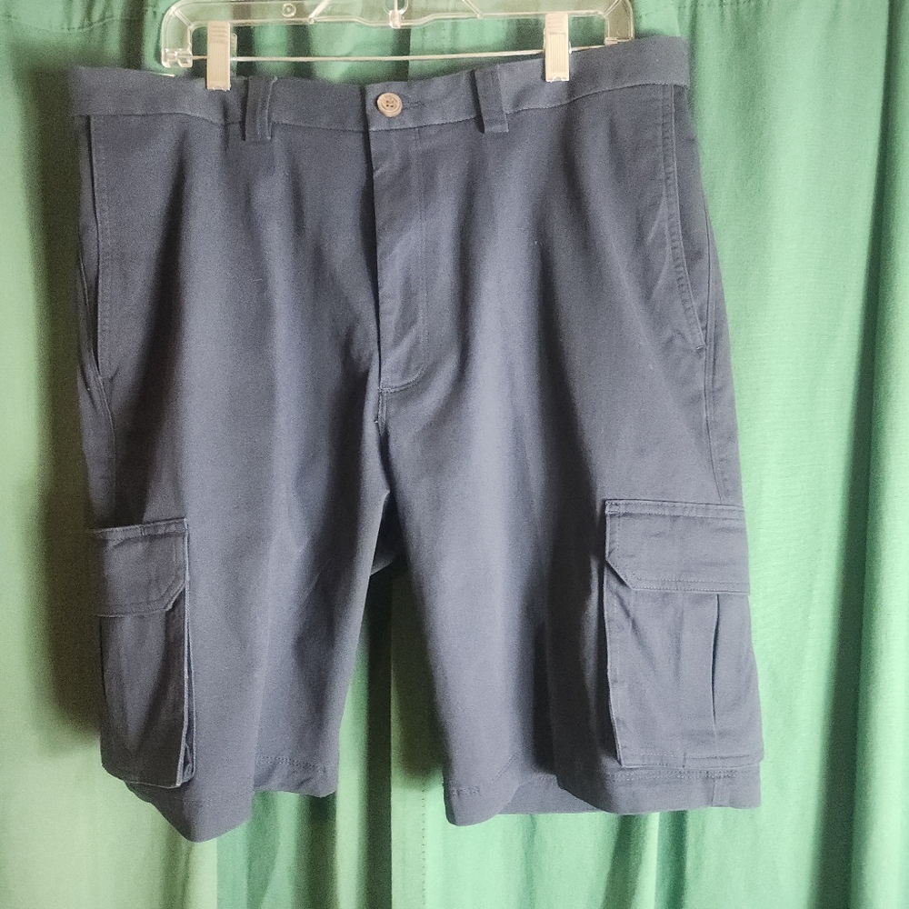 NWT HAGGAR Comfort Stretch Cargo Shorts w/ Expandable Waistband - Navy